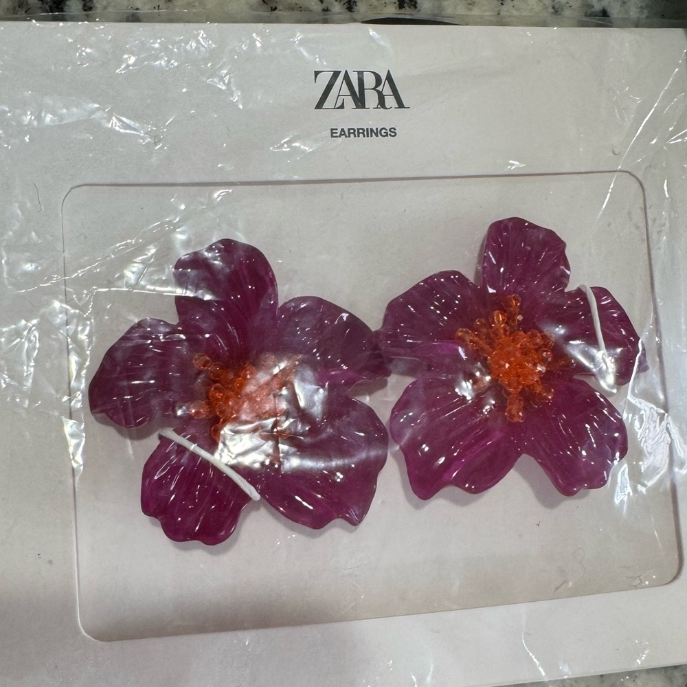 *NEW* ZARA RESIN FLORAL EARRINGS PURPLE - Picture 3 of 4